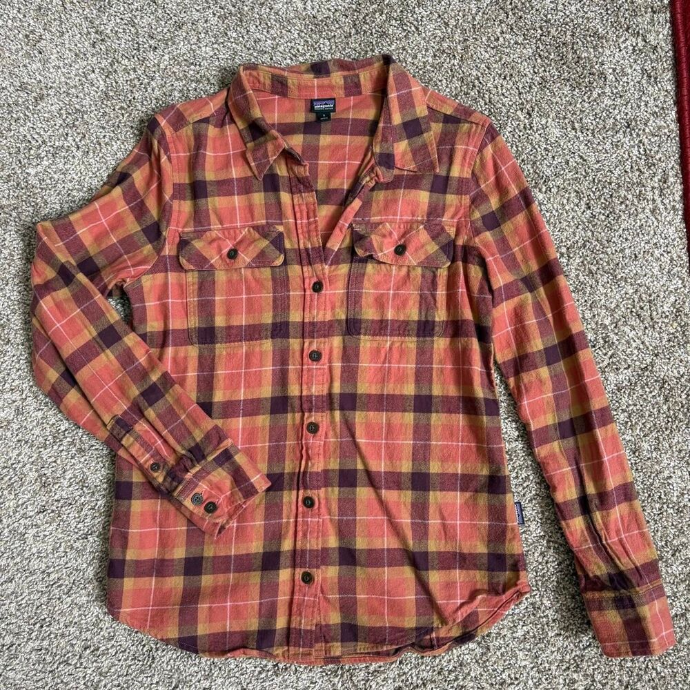 Patagonia Women's Orange and Burgundy Shirt
